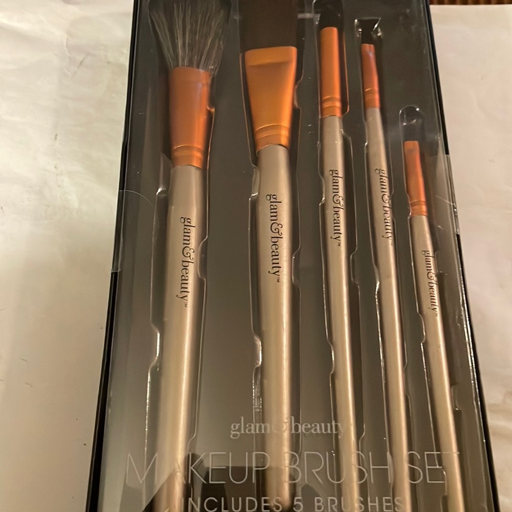 Makeup brushes